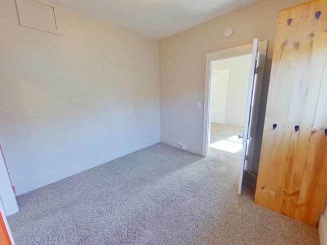 Building Photo - Charming 1Bed/1Bath House!