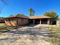 Building Photo - Lovely Brick Home in NW OKC near Lake Hefner
