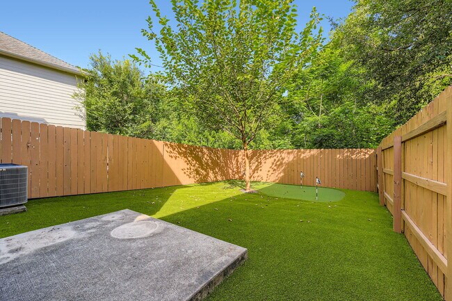 Building Photo - "Charming 3-Bed Townhouse Retreat with 151...