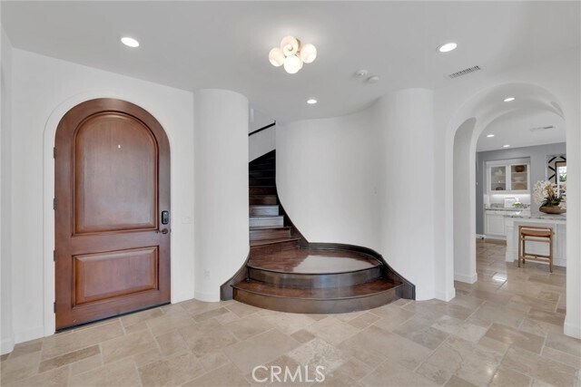 Building Photo - 510 E Viewcrest Dr