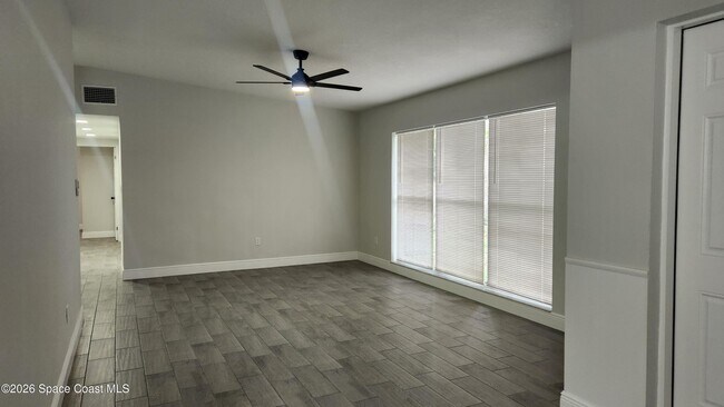 Building Photo - 102 S Christmas Hill Rd