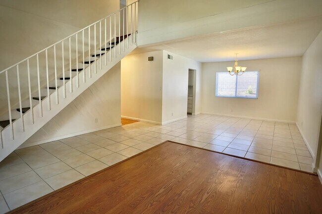 Building Photo - 127 Maple Rd