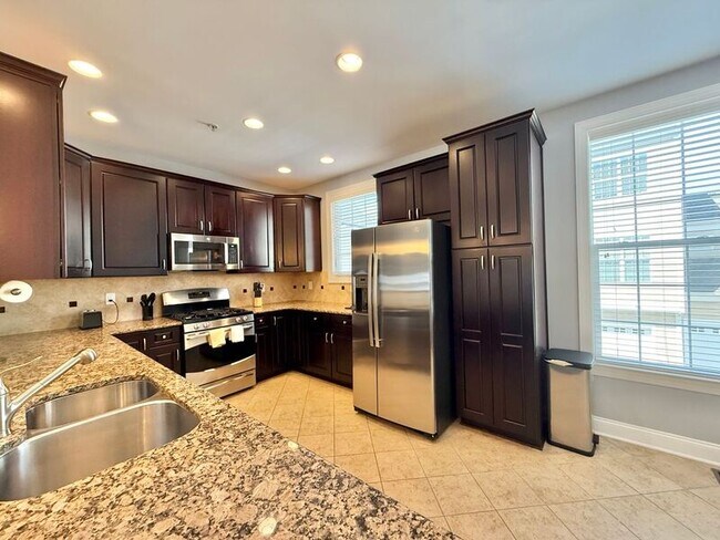 Building Photo - 10321 Sablewood Dr