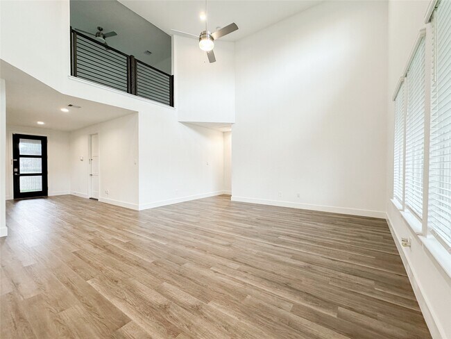Building Photo - 15216 Tattle Crk Ln