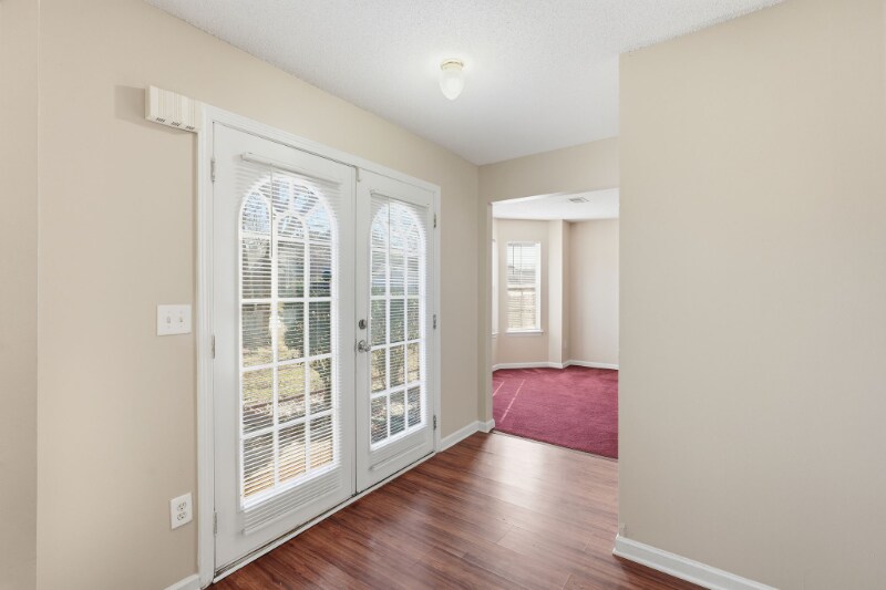 Building Photo - 589 Wren Walk