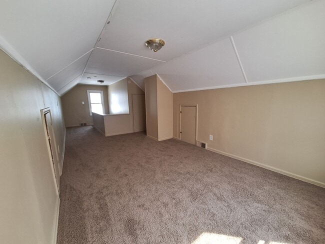 Building Photo - Come see your new home!