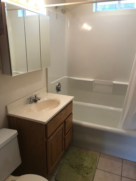 Bath - 5628 W Washington Blvd