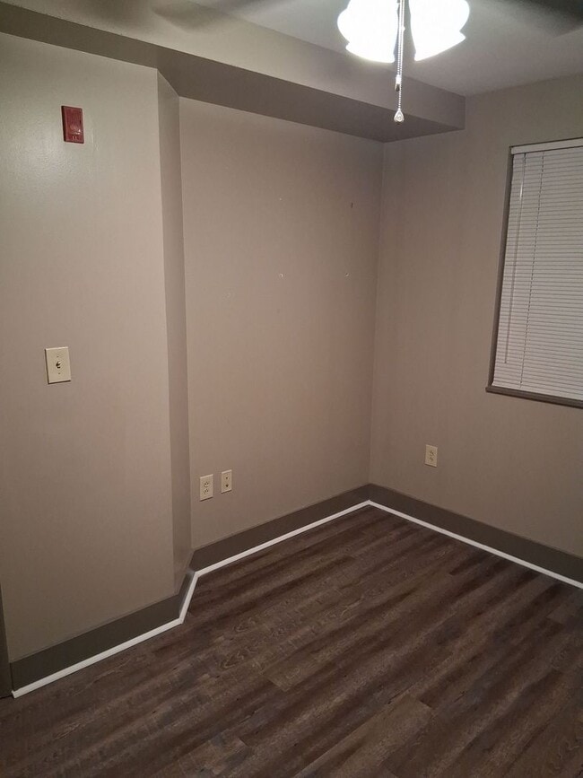 Building Photo - Short-term lease ONLY (NOW through July 15, 2026) - Lake Plaza Condominiums 3BD/2BA for NOW! $300...