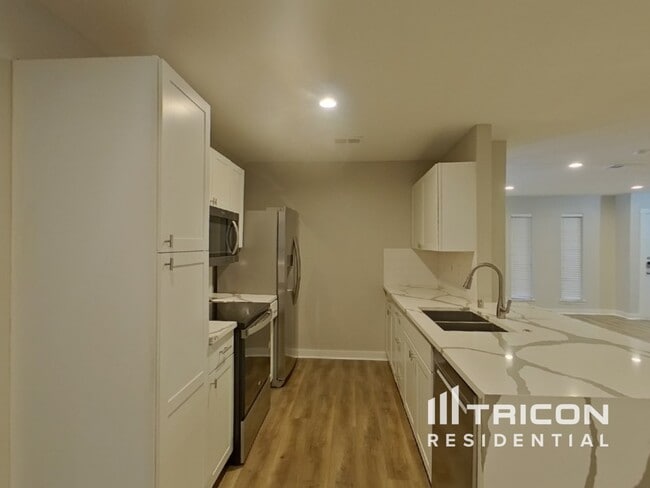Building Photo - 506 Canyon Ridge Dr