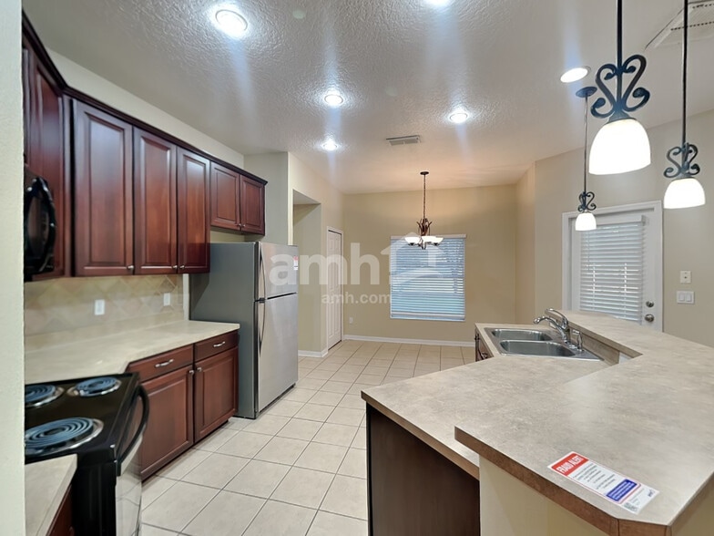 Building Photo - 2065 Home Again Rd