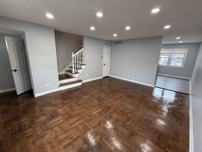 Building Photo - 906 Alcyon Dr