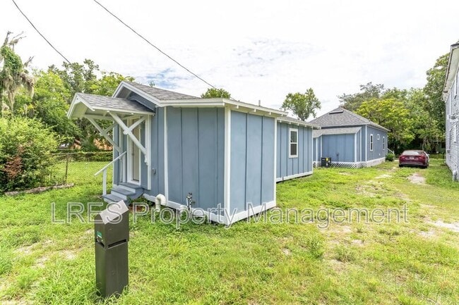 Building Photo - 710 1/2 Cypress Ave