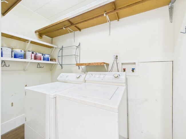 Building Photo - ATTENTION UL STUDENTS!!!!