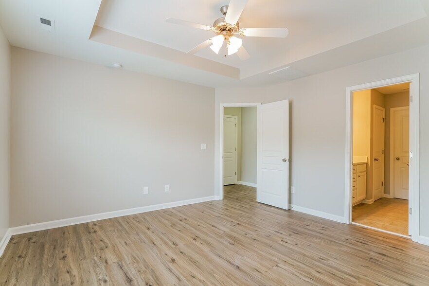Building Photo - 705 Keystone Park Dr