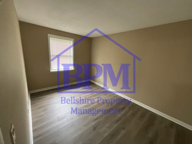 Building Photo - Charming 3 Bed, 1 Bath Home on Falcon Dr –...
