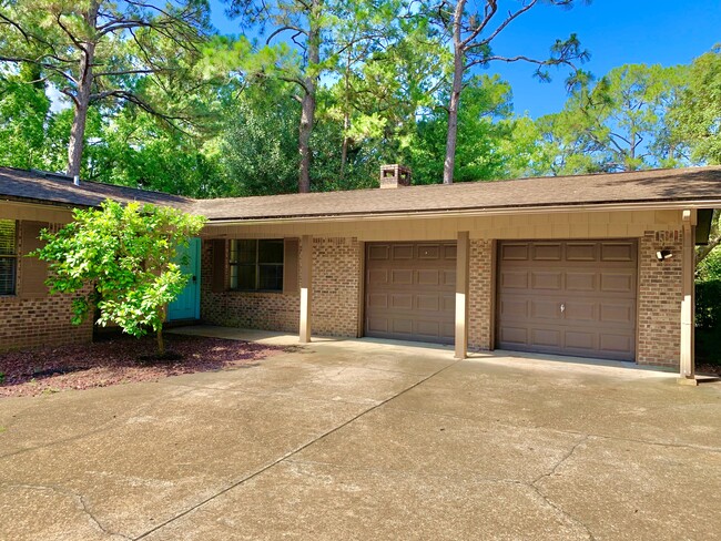 Building Photo - 317 Somerset Dr