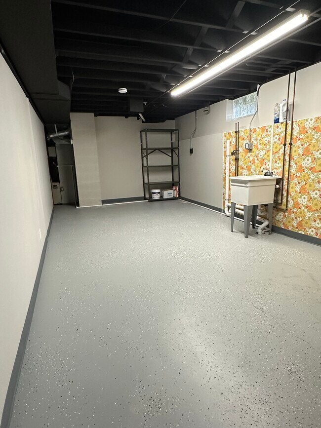 Building Photo - 4016 Alice Ave