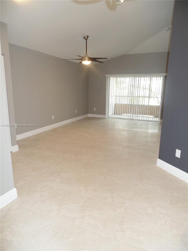 Building Photo - 2880 N Oakland Forest Dr