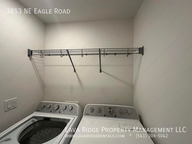 Building Photo - 3853 NE Eagle Rd