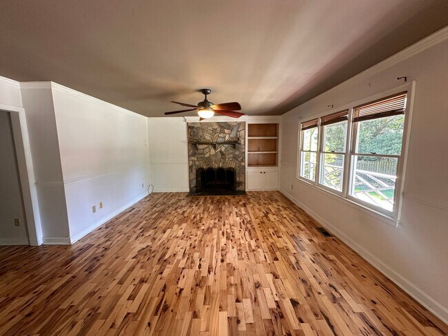 Building Photo - Single Family Home