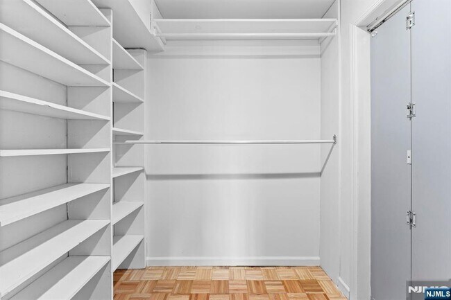 Building Photo - 314 palisade