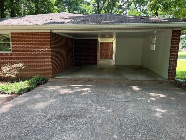 Building Photo - 3170 Douglas Ln