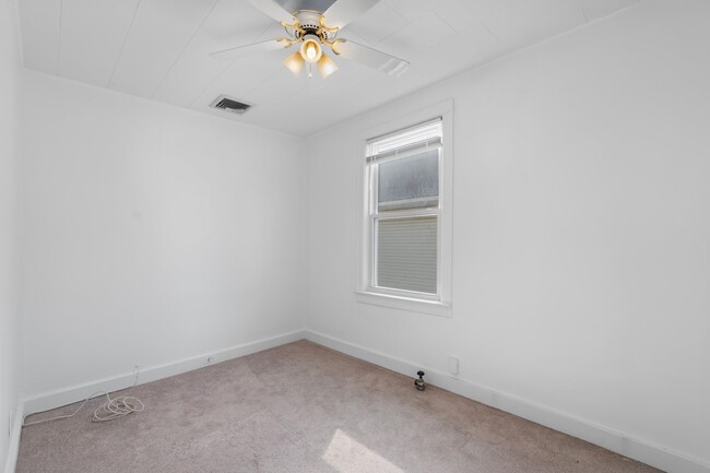Building Photo - 31 E 40th St
