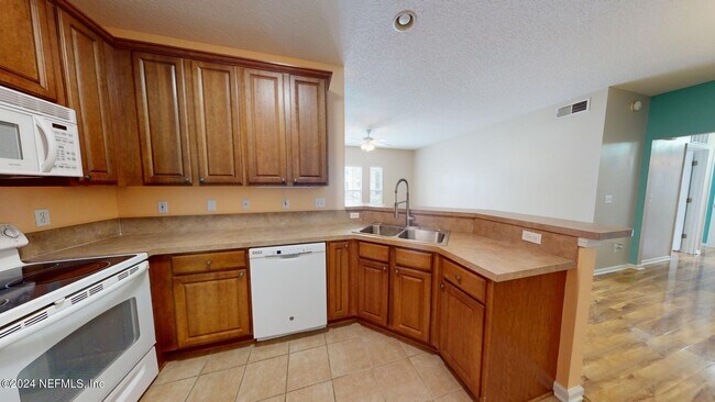 Building Photo - 211 Jardin De Mer Pl