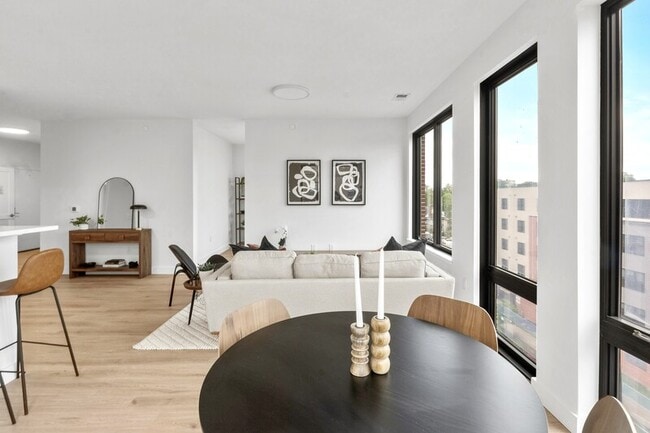 Building Photo - 407 Highland Ave