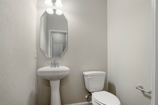 Building Photo - 15524 Marina Dr