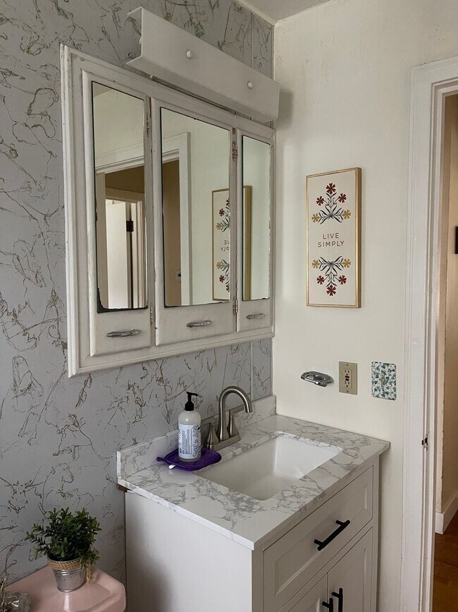 Building Photo - 123 Livingston St