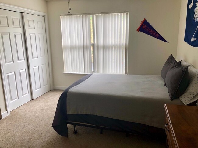 Building Photo - Roommate Matching Available in Harts Cove!