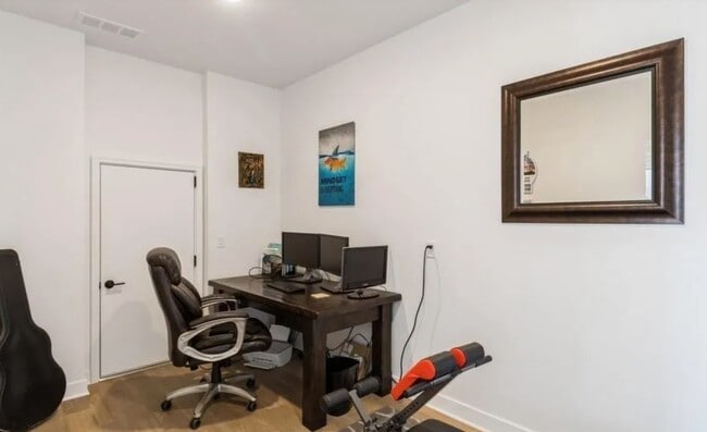 Building Photo - 1393 Keosauqua Way