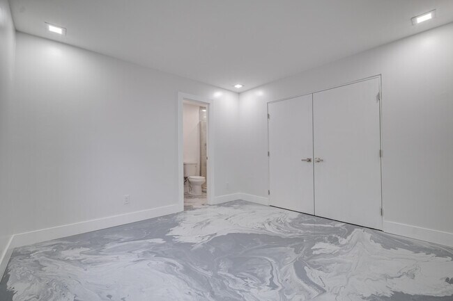 Building Photo - 1126 NW 4th Ave