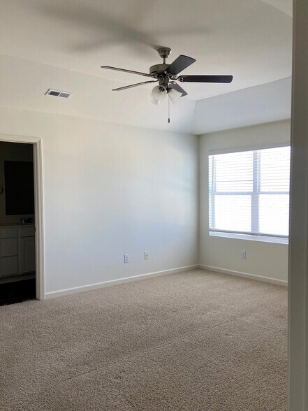 Building Photo - 252 Chelsea Pk Cir