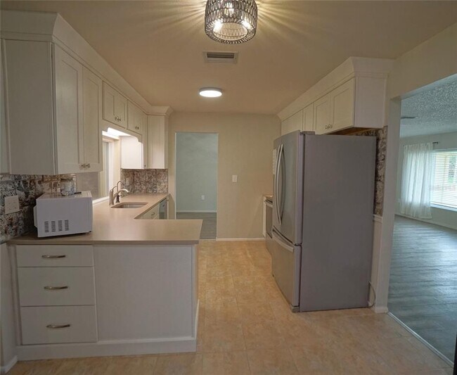 Building Photo - 1010 Mainsail Way