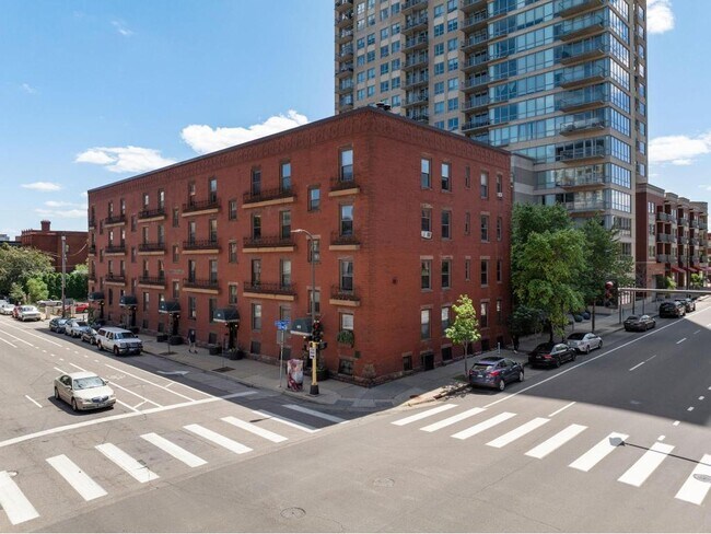 Building Photo - 609 S 9th St