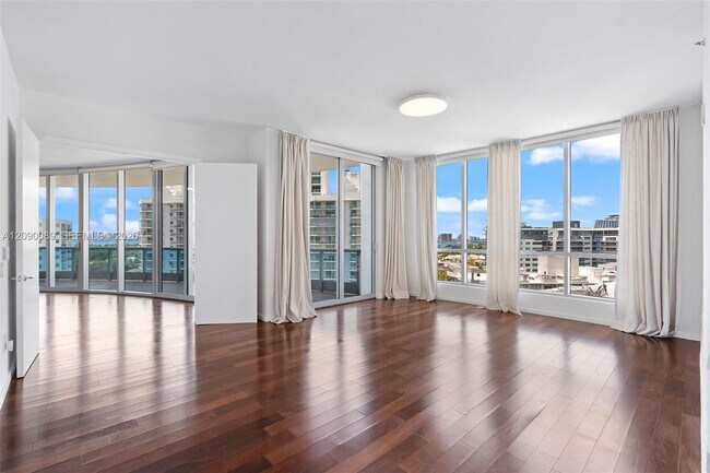 Building Photo - 5959 Collins Ave