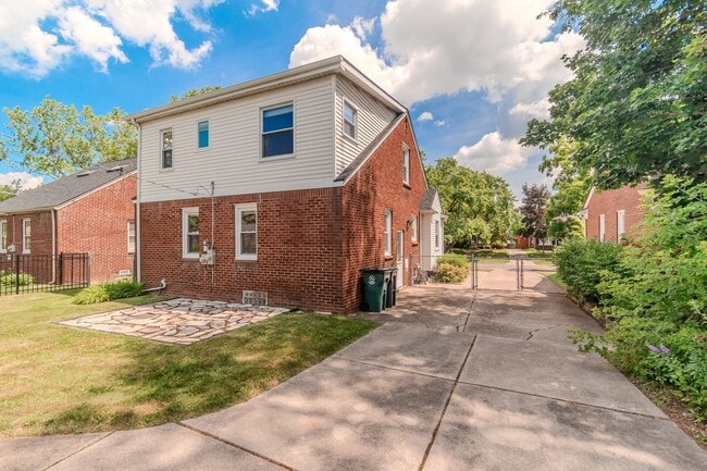 Building Photo - Stunning 4-Bedroom, 2-Bath Home with Modern Upgrades, Finished Basement & 2-Car Garage