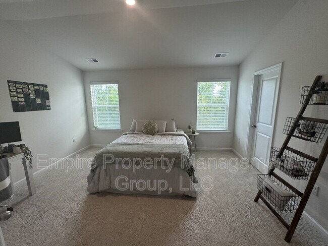 Building Photo - 261 Carrington Dr