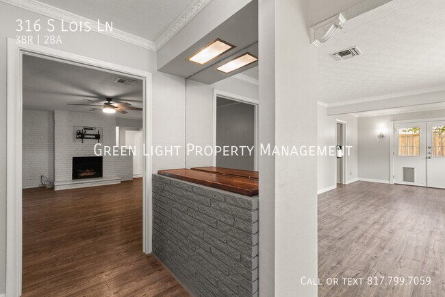 Building Photo - 316 S Lois Ln