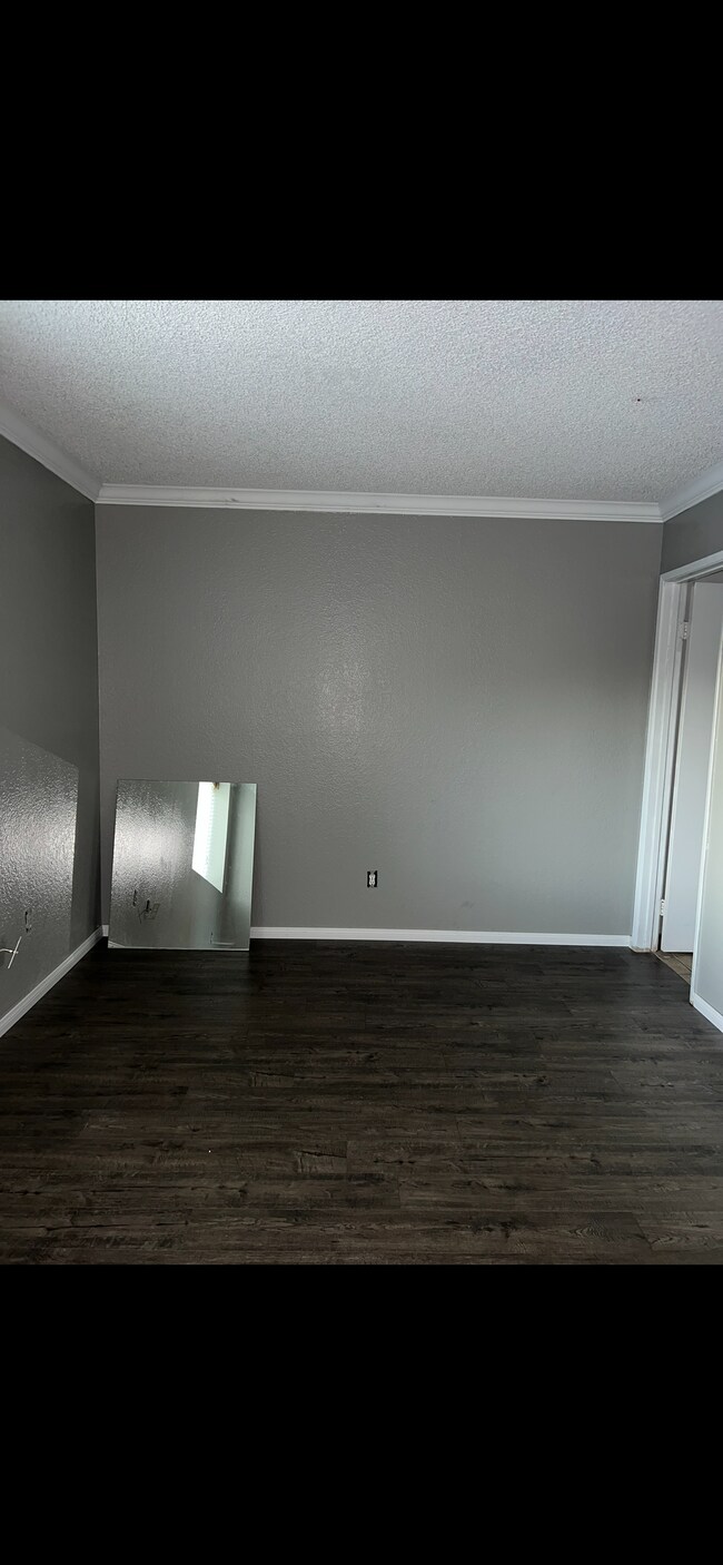 Building Photo - 1460 Kendall Dr