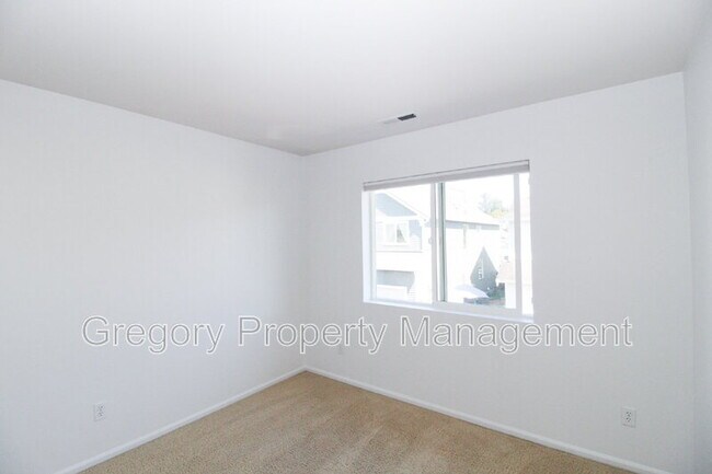 Building Photo - 2331 87th Dr NE