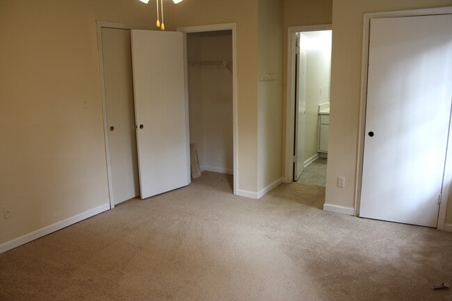 Building Photo - 1410 Ashbrook Dr NW