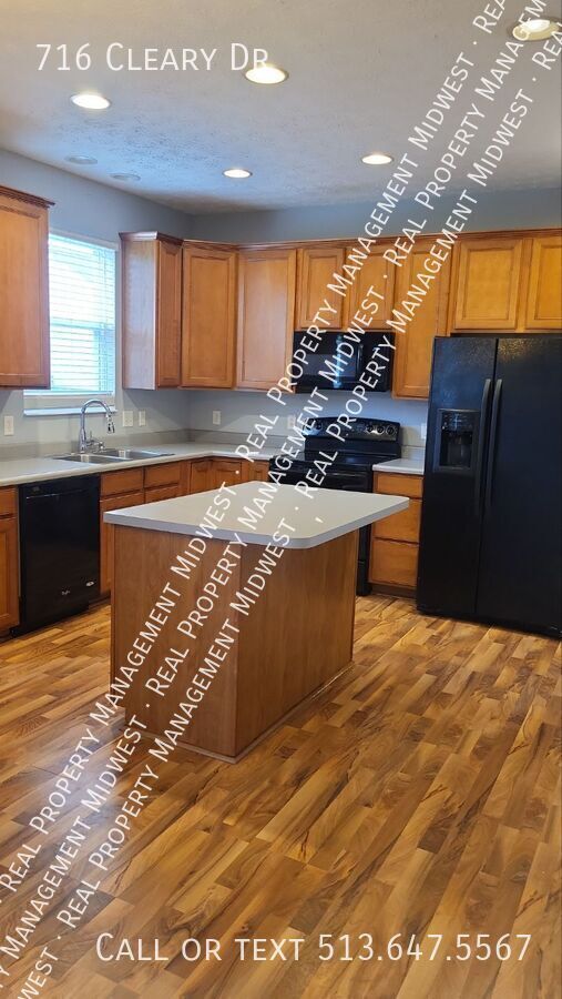 Building Photo - 716 Cleary Dr