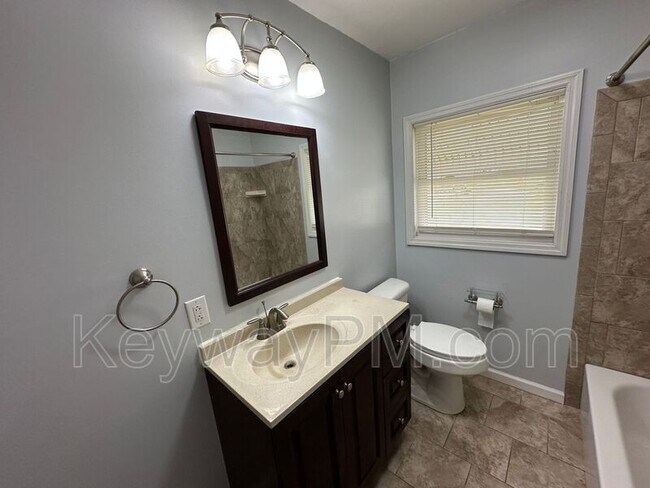 Building Photo - 2423 Brentwood Pl