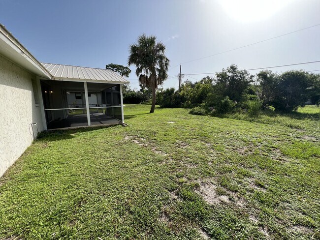 Building Photo - ** Single Family Home - Port Charlotte - 2 Bed / 2 Bath Plus Den/Bonus Room - Annual Rental - $1,...