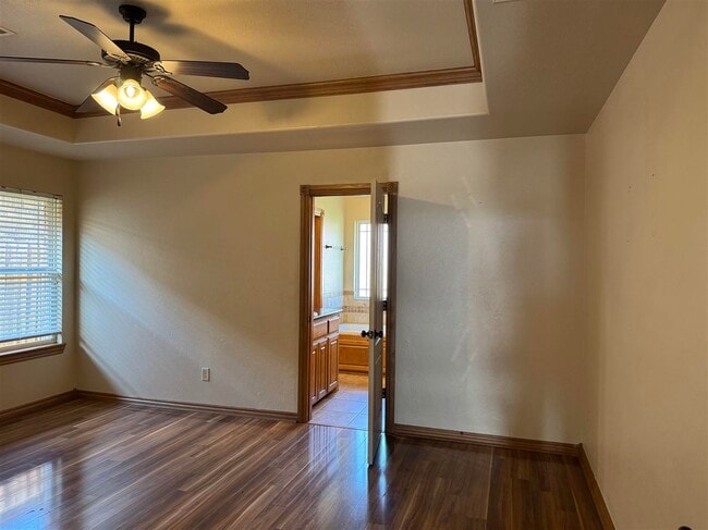 Building Photo - 2310 SW 45th St