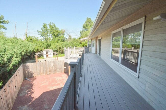 Building Photo - 6 Bed, 3.5 Bath Home for Rent – Retro Char...