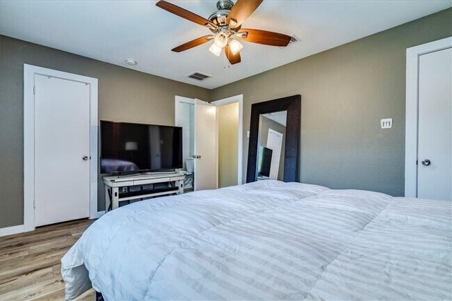 Building Photo - 11322 Bristle Oak Trail